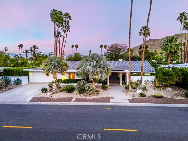 Detail Gallery Image 3 of 72 For 2736 S Camino Real, Palm Springs,  CA 92264 - 4 Beds | 3 Baths