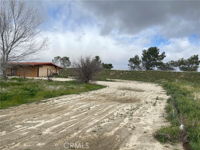 Detail Gallery Image 10 of 15 For 15981 Gaskell Rd, Rosamond,  CA 93560 - 4 Beds | 1 Baths