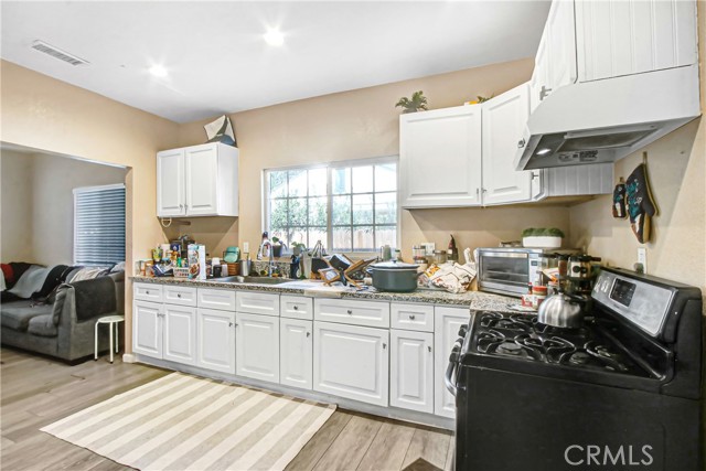 Detail Gallery Image 10 of 26 For 2249 Serrano, San Bernardino,  CA 92405 - 5 Beds | 3 Baths