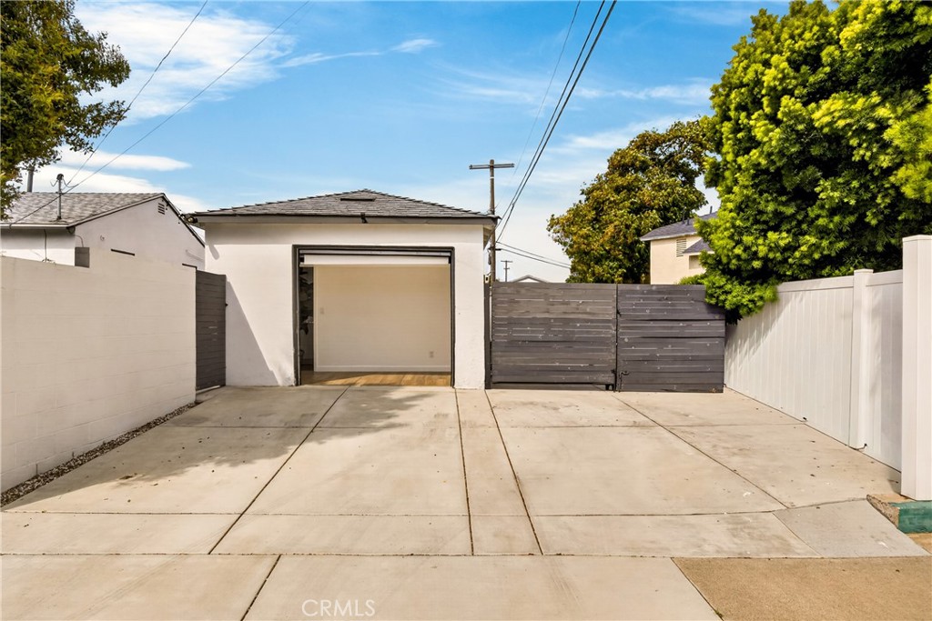 https://media.crmls.org/medias/9164bee9-abbc-4c55-821f-bf4d3a99ff3d.jpg?preset=X-Large