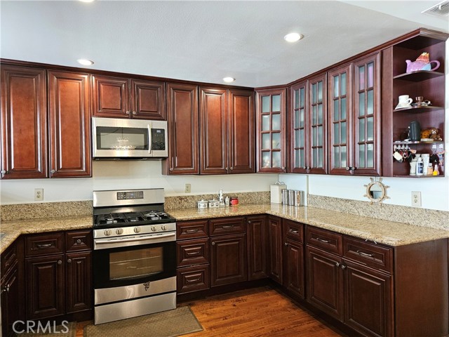 Detail Gallery Image 24 of 69 For 1711 Grismer Ave #52,  Burbank,  CA 91504 - 3 Beds | 3 Baths