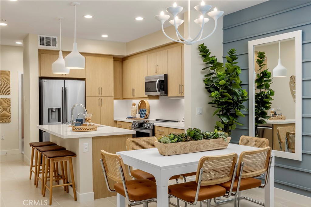 MLS #OC25248958 image #1