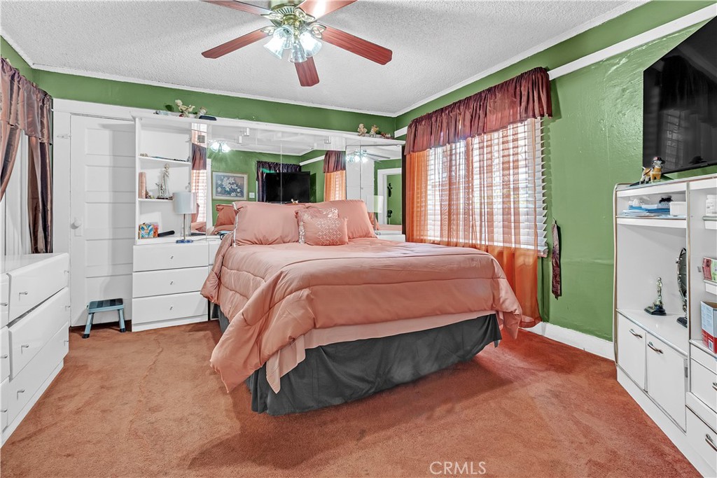 https://media.crmls.org/medias/9165dbe2-0706-438f-b896-81f27b2a0819.jpg?preset=X-Large