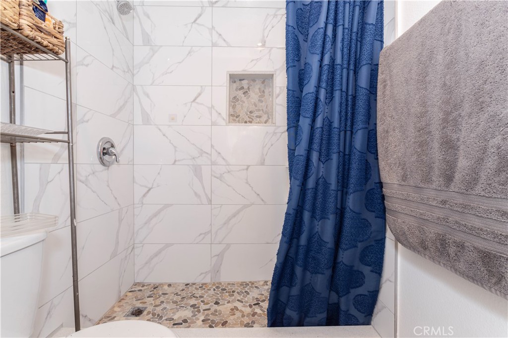 https://media.crmls.org/medias/9166b3aa-e8d4-4811-8dce-616110ff9695.jpg?preset=X-Large