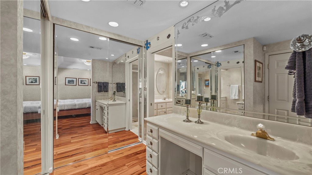 https://media.crmls.org/medias/916737d0-4009-480b-b88c-87c21db2866b.jpg?preset=X-Large