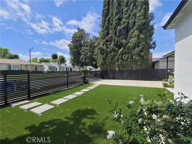 17557 Lemay Place, Lake Balboa CA: https://media.crmls.org/medias/916741a7-3724-40b0-a3aa-566115c0ae4b.jpg