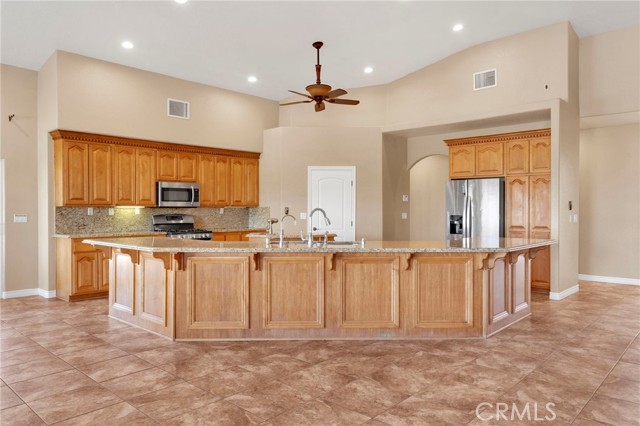 Detail Gallery Image 12 of 65 For 17412 Danbury Ave, Hesperia,  CA 92345 - 6 Beds | 3 Baths