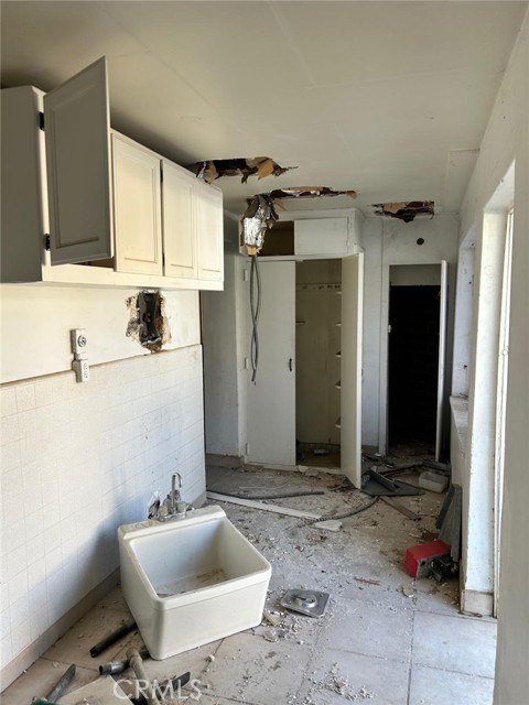 Detail Gallery Image 6 of 11 For 20572 Rancherias, Apple Valley,  CA 92307 - 6 Beds | 6 Baths