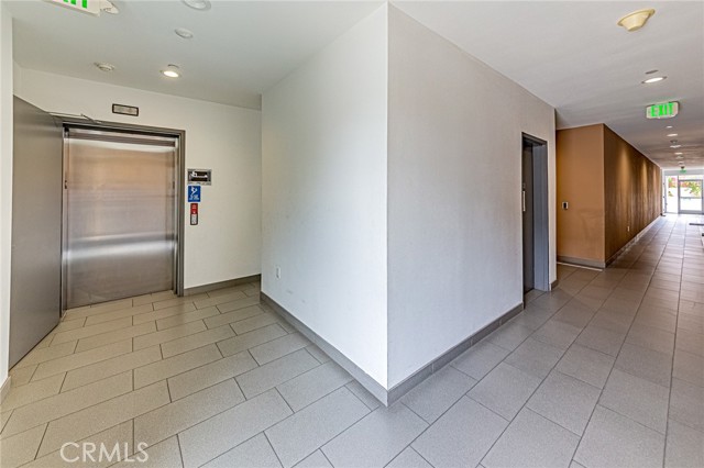 4813 Oakwood Avenue, Los Angeles CA: https://media.crmls.org/medias/9168cc9b-894a-4b1a-9ccd-dfbc46d50752.jpg