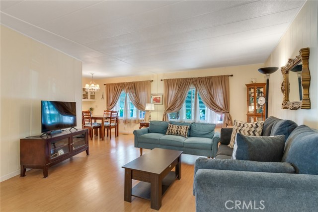 Detail Gallery Image 4 of 30 For 4000 Pierce St #220,  Riverside,  CA 92505 - 3 Beds | 2 Baths