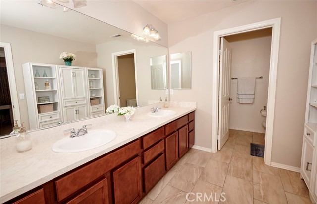 4049 Running Oak Lane, San Bernardino CA: https://media.crmls.org/medias/916ad282-fabb-489d-b586-6354b4e58c0e.jpg