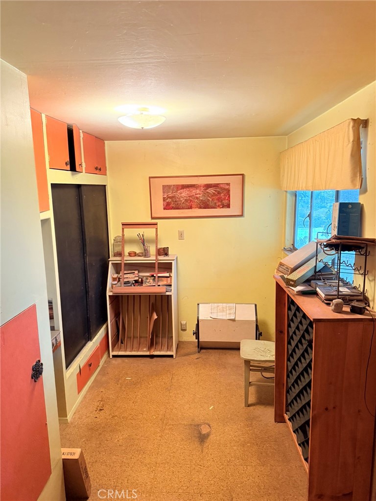 https://media.crmls.org/medias/916b0d90-2d91-480b-953a-b44e41424b41.jpg?preset=X-Large
