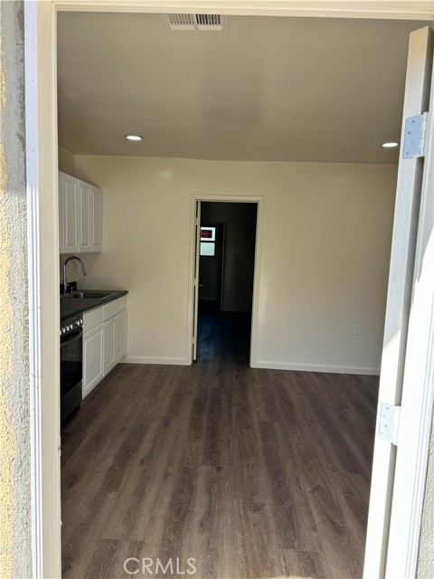 Detail Gallery Image 3 of 8 For 4764 Indian Hill Rd, Riverside,  CA 92501 - 1 Beds | 1 Baths