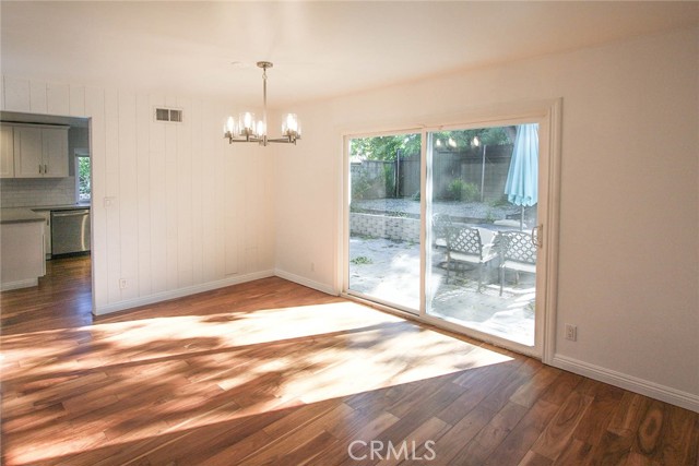 Detail Gallery Image 6 of 26 For 19756 Collier, Woodland Hills,  CA 91364 - 4 Beds | 2/1 Baths