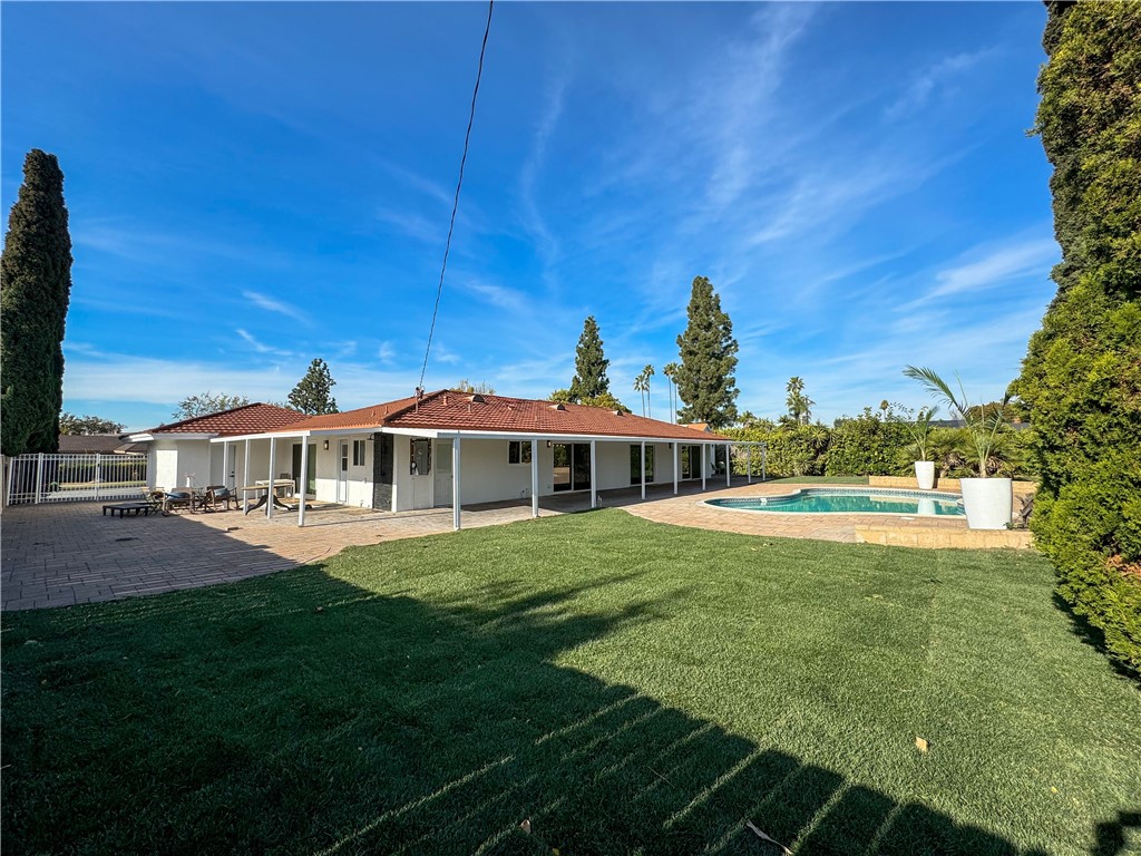 Detail Gallery Image 3 of 19 For 18292 Leafwood Ln, North Tustin,  CA 92705 - 4 Beds | 2/1 Baths