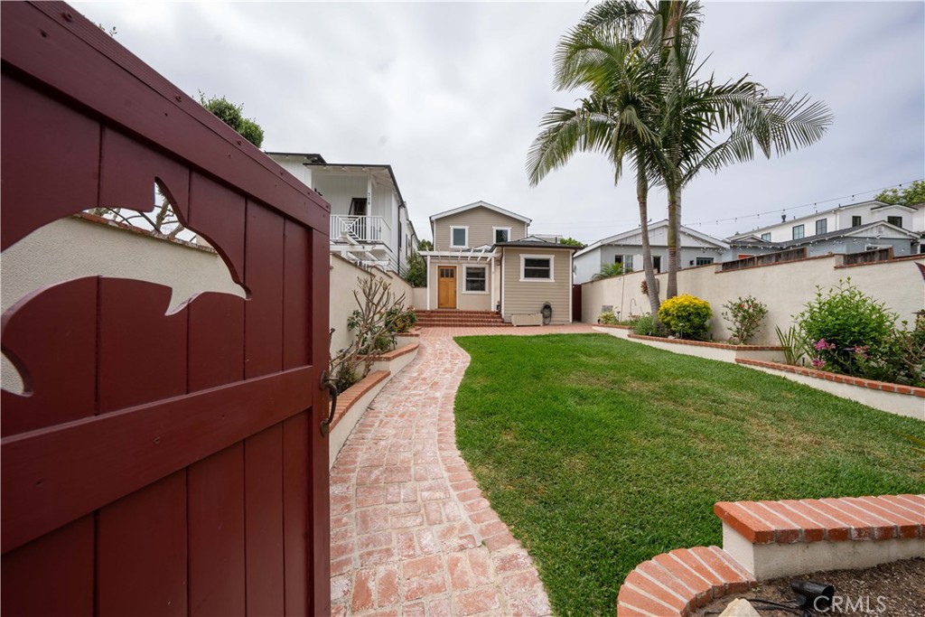 732 Rosecrans Avenue