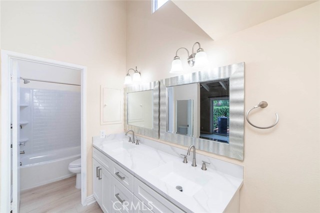 4436 Sandburg Way, Irvine CA: https://media.crmls.org/medias/916c86f2-5456-422a-8df5-c2d908e70b04.jpg