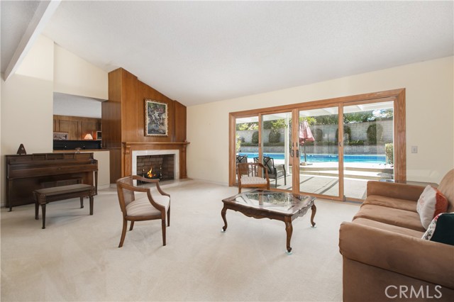 10200 Bothwell Road, Northridge CA: https://media.crmls.org/medias/916c9e18-443e-49f3-a68b-d5a7bd8fcf33.jpg