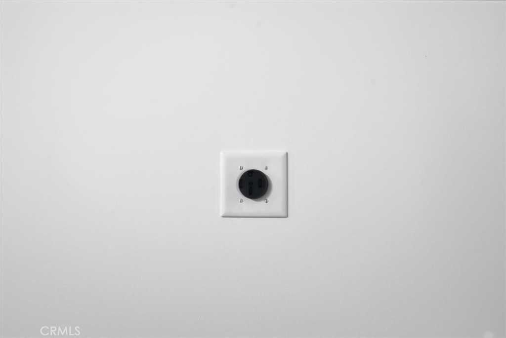 https://media.crmls.org/medias/916e40d2-b387-44fd-87ff-de02b923c47b.jpg?preset=X-Large
