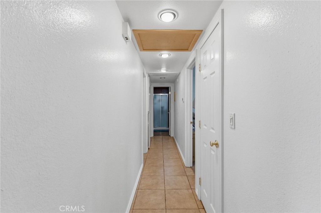 https://media.crmls.org/medias/916fdb58-94d1-46d5-aaf1-66c2d7e7d511.jpg?preset=X-Large
