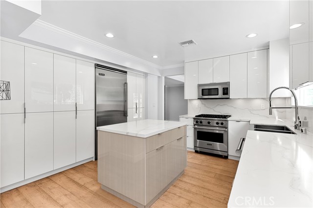 Detail Gallery Image 14 of 53 For 3156 Dona Emilia Dr, Studio City,  CA 91604 - 5 Beds | 3 Baths