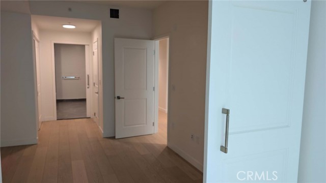 Detail Gallery Image 8 of 12 For 400 S Broadway #922,  Los Angeles,  CA 90013 - 1 Beds | 1 Baths