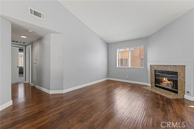 Detail Gallery Image 7 of 44 For 18852 Vista Del Canon #G,  Newhall,  CA 91321 - 2 Beds | 2 Baths
