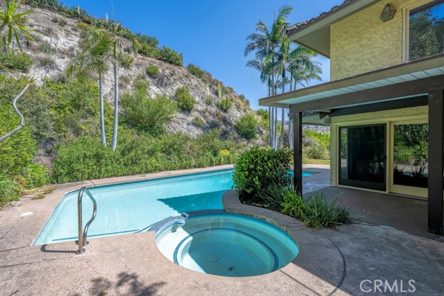 851 Misty Isle Drive, Glendale CA: https://media.crmls.org/medias/917287e1-dfaf-4fd2-be2f-615ba88cc28e.jpg