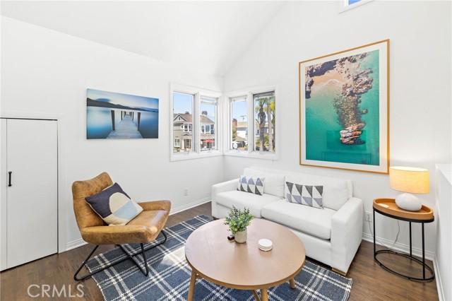 124 Garnet Avenue, Newport Beach CA: https://media.crmls.org/medias/9172c3f8-3c69-4dda-ae44-4f5d61d00583.jpg