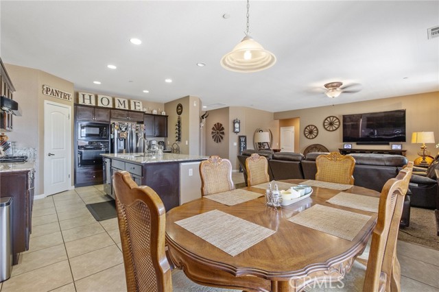 863 Legacy Drive, Lemoore CA: https://media.crmls.org/medias/91733602-8e17-44a0-9745-fe78e0784299.jpg