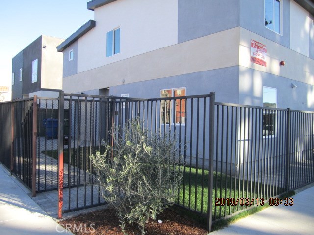 Detail Gallery Image 5 of 22 For 6220 Tyrone Ave #6220 1/2,  Van Nuys,  CA 91401 - 3 Beds | 3 Baths