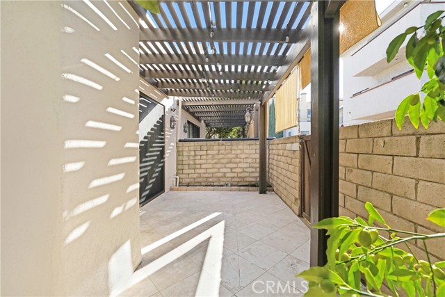 Detail Gallery Image 16 of 24 For 5243 Yarmouth #31,  Encino,  CA 91316 - 3 Beds | 2/1 Baths