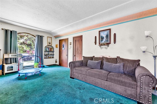 2184 Cedar Avenue, Long Beach CA: https://media.crmls.org/medias/9175eaa1-40b5-4016-bc7d-68b81cb163ad.jpg