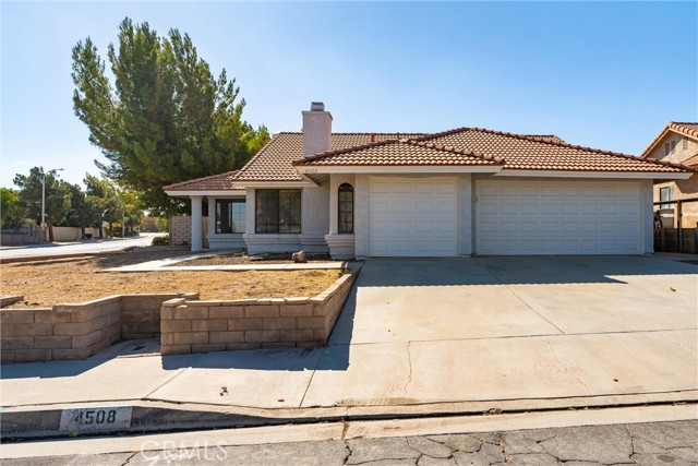 4508 4508 Paseo Hermoso, Palmdale CA: https://media.crmls.org/medias/91760019-7117-47ef-a417-c4b07a7b5924.jpg