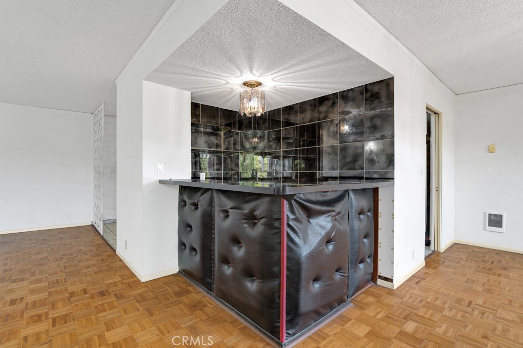 https://media.crmls.org/medias/91766bbe-d406-4269-beec-868dba7ac13f.jpg?preset=X-Large
