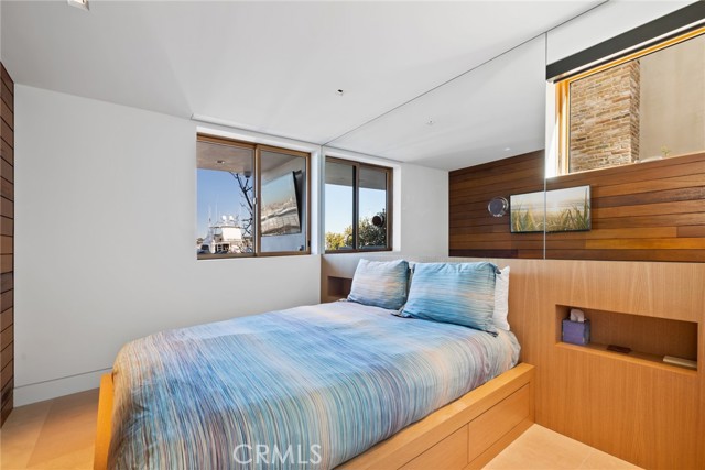 Detail Gallery Image 24 of 32 For 1509 E Bay Ave, Newport Beach,  CA 92661 - 4 Beds | 4/1 Baths