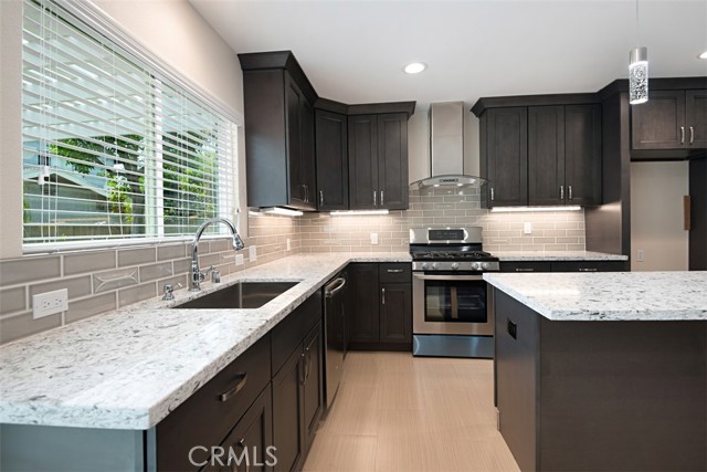Detail Gallery Image 2 of 20 For 602 Carnation Dr, Placentia,  CA 92870 - 4 Beds | 2 Baths
