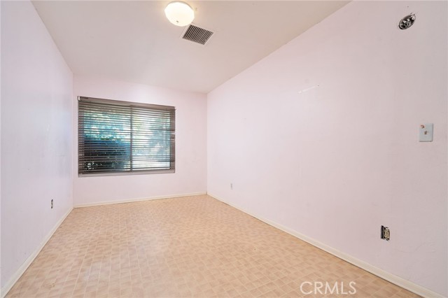2341 N Palm Avenue, Rialto CA: https://media.crmls.org/medias/9176ff66-cfe9-474b-994b-dc4bcb81205f.jpg