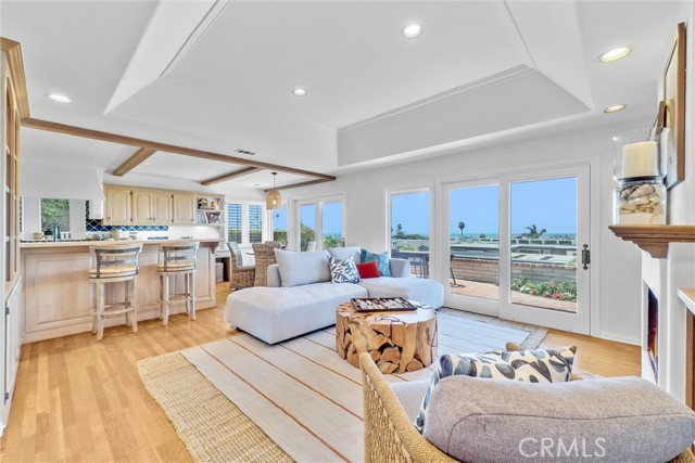 Detail Gallery Image 10 of 36 For 2015 Tahuna, Corona Del Mar,  CA 92625 - 4 Beds | 3 Baths