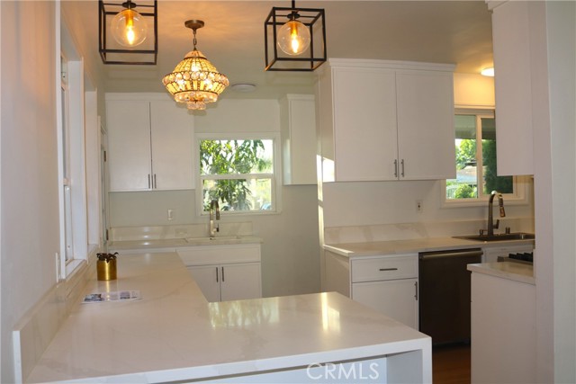 Detail Gallery Image 7 of 19 For 6454 Baird, Reseda,  CA 91335 - 4 Beds | 2/1 Baths