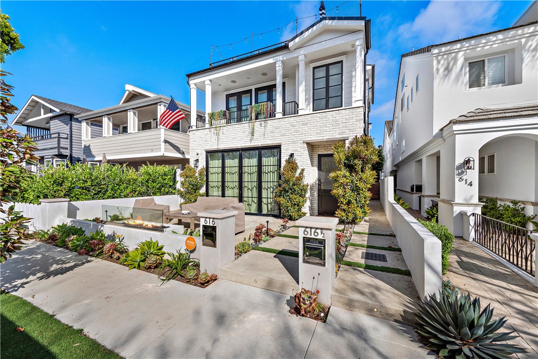 Detail Gallery Image 1 of 19 For 616 1/2 Acacia Ave, Corona Del Mar,  CA 92625 - 2 Beds | 2/1 Baths