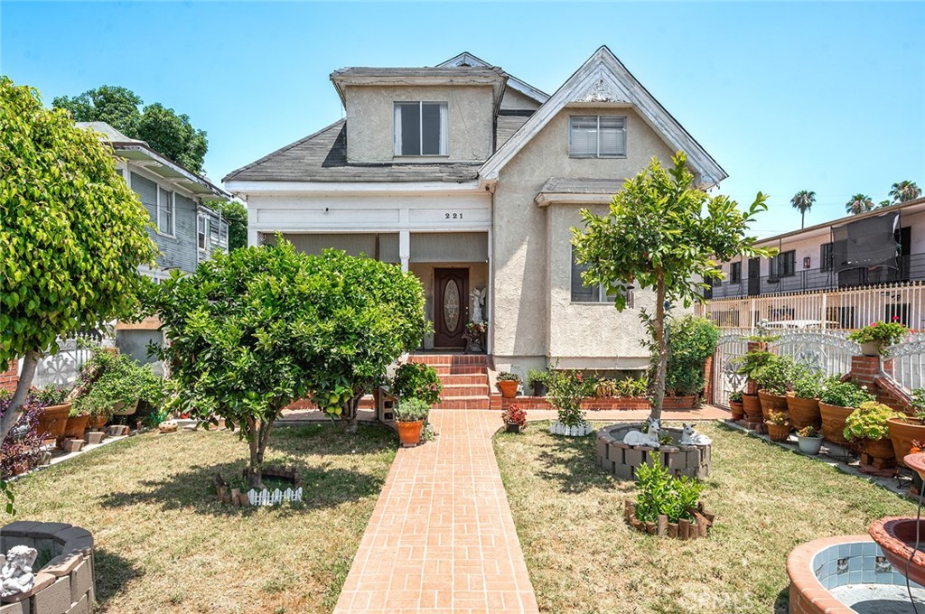 221 E 25th