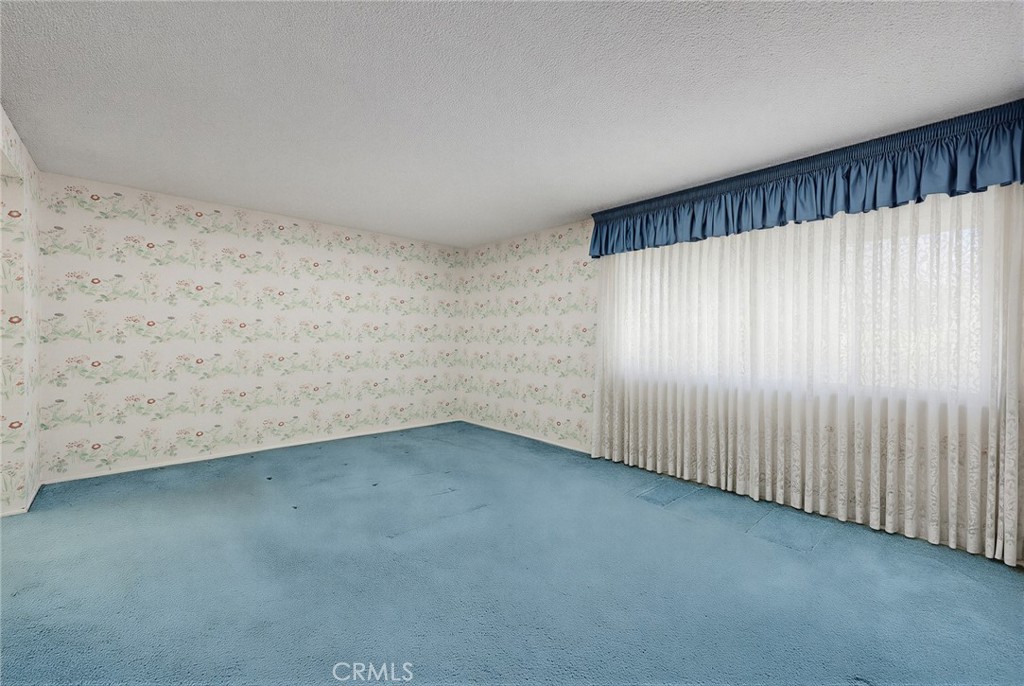 https://media.crmls.org/medias/917948d2-d332-419c-8bf2-ad7ccca6394a.jpg?preset=X-Large