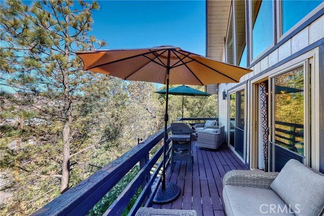 Detail Gallery Image 8 of 31 For 887 Rhine Rd, Lake Arrowhead,  CA 92352 - 4 Beds | 3 Baths