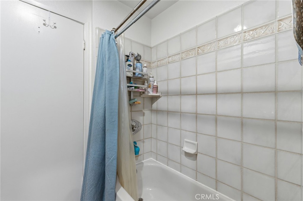 https://media.crmls.org/medias/917a2352-6fda-4602-ae36-74aa7171d009.jpg?preset=X-Large
