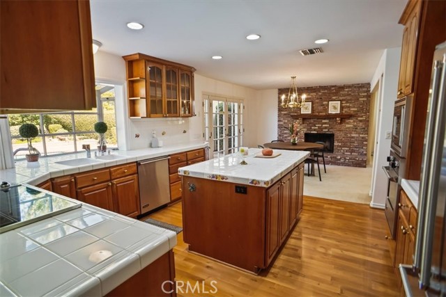 Detail Gallery Image 7 of 32 For 19201 Castlebay Ln, Porter Ranch,  CA 91326 - 3 Beds | 3 Baths