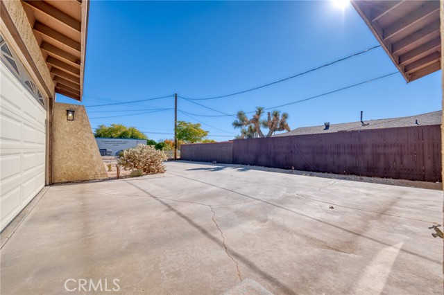 Detail Gallery Image 5 of 52 For 6010 Sunburst St, Joshua Tree,  CA 92252 - 3 Beds | 2 Baths