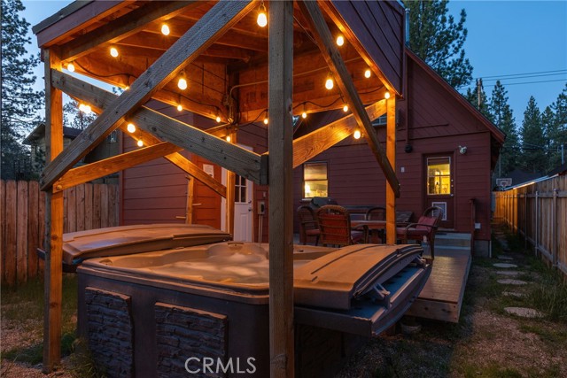 Detail Gallery Image 3 of 34 For 211 W Sherwood Bld, Big Bear City,  CA 92314 - 3 Beds | 2 Baths