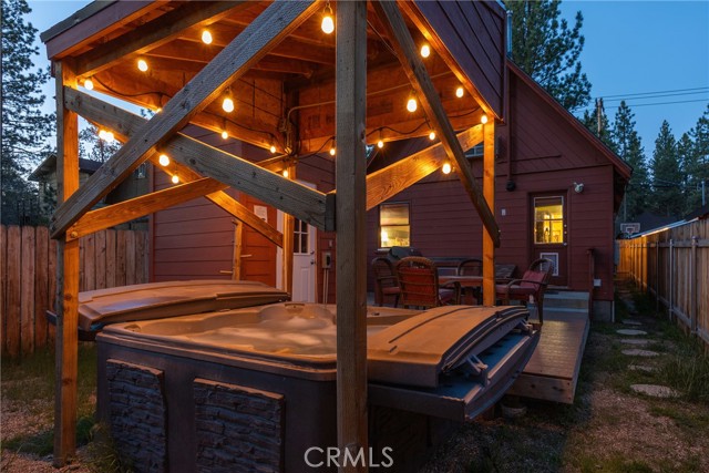 Detail Gallery Image 3 of 34 For 211 W Sherwood Bld, Big Bear City,  CA 92314 - 3 Beds | 2 Baths