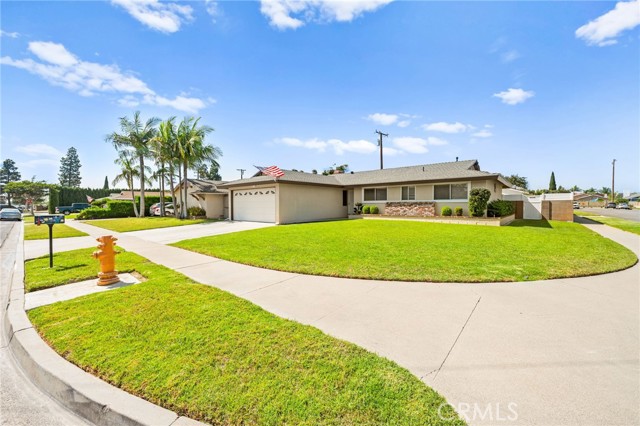 6051 Santa Barbara Avenue, Garden Grove CA: https://media.crmls.org/medias/917bf5f3-2d2b-410c-af14-8f0bbb0a5b6d.jpg